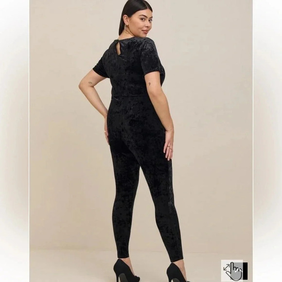 Torrid Full Length Crushed Velvet Short Sleeve Catsuit Size 4 - Picture 3 of 12